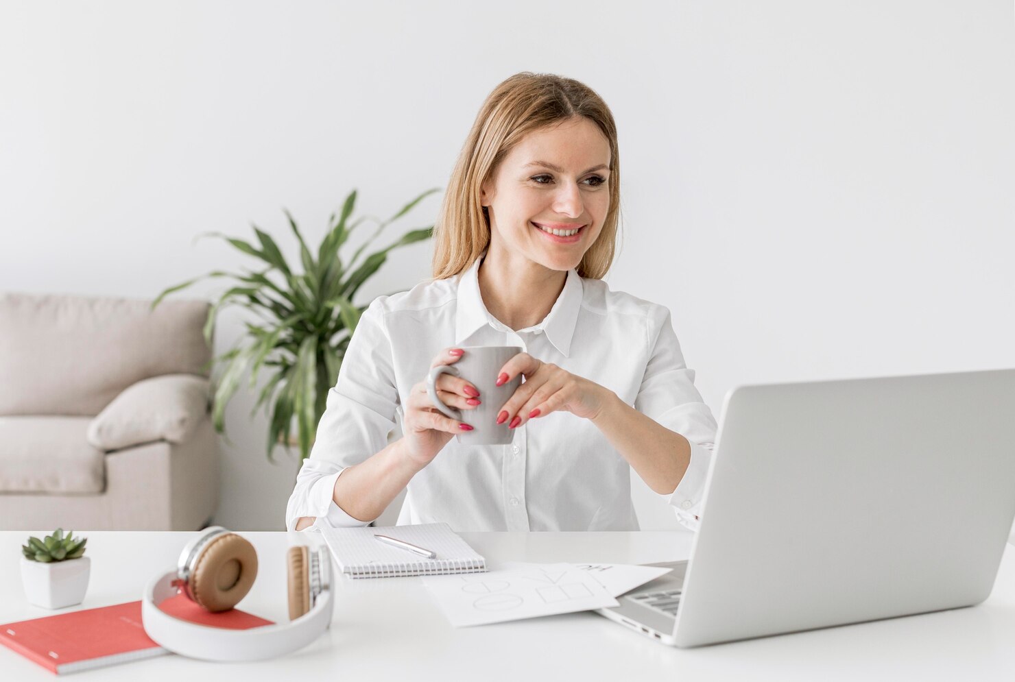 a girl doing her job of remote recruitment